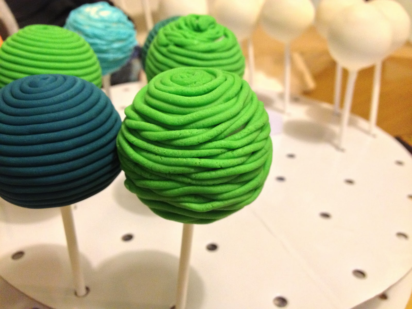 Yarn Ball Cake pops Fat Sam's Blog